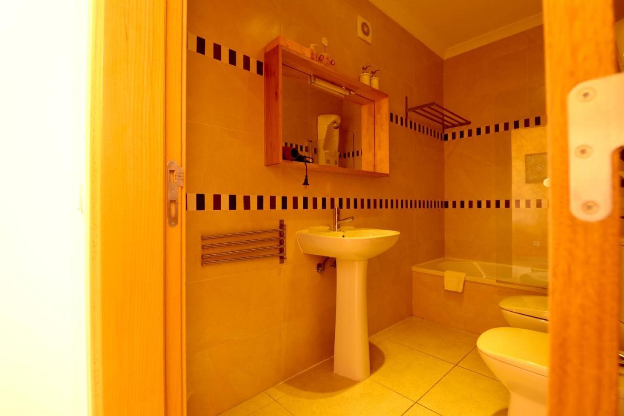 Апартаменты Olhos De Agua 1Br With Pool, Ac And Free Parking Албуфейра Экстерьер фото