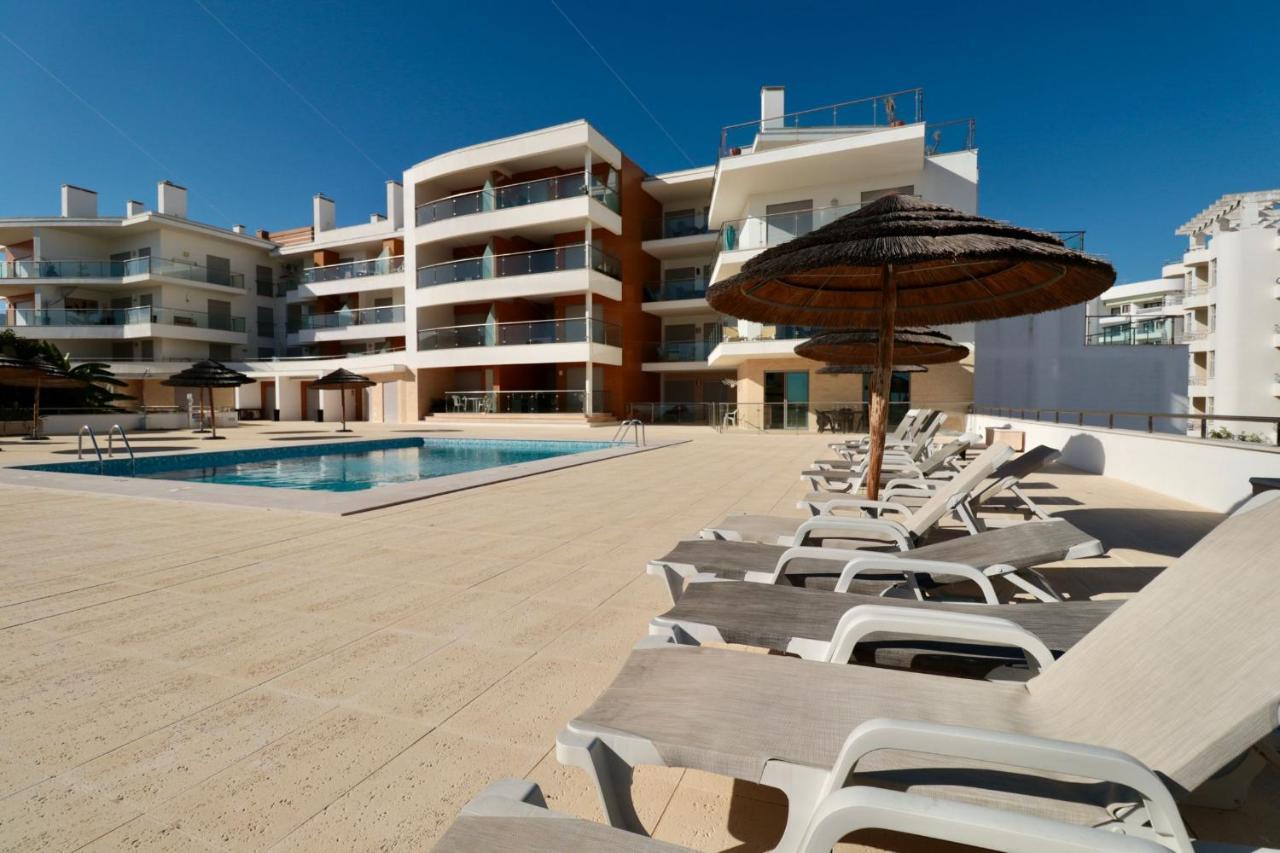 Апартаменты Olhos De Agua 1Br With Pool, Ac And Free Parking Албуфейра Экстерьер фото