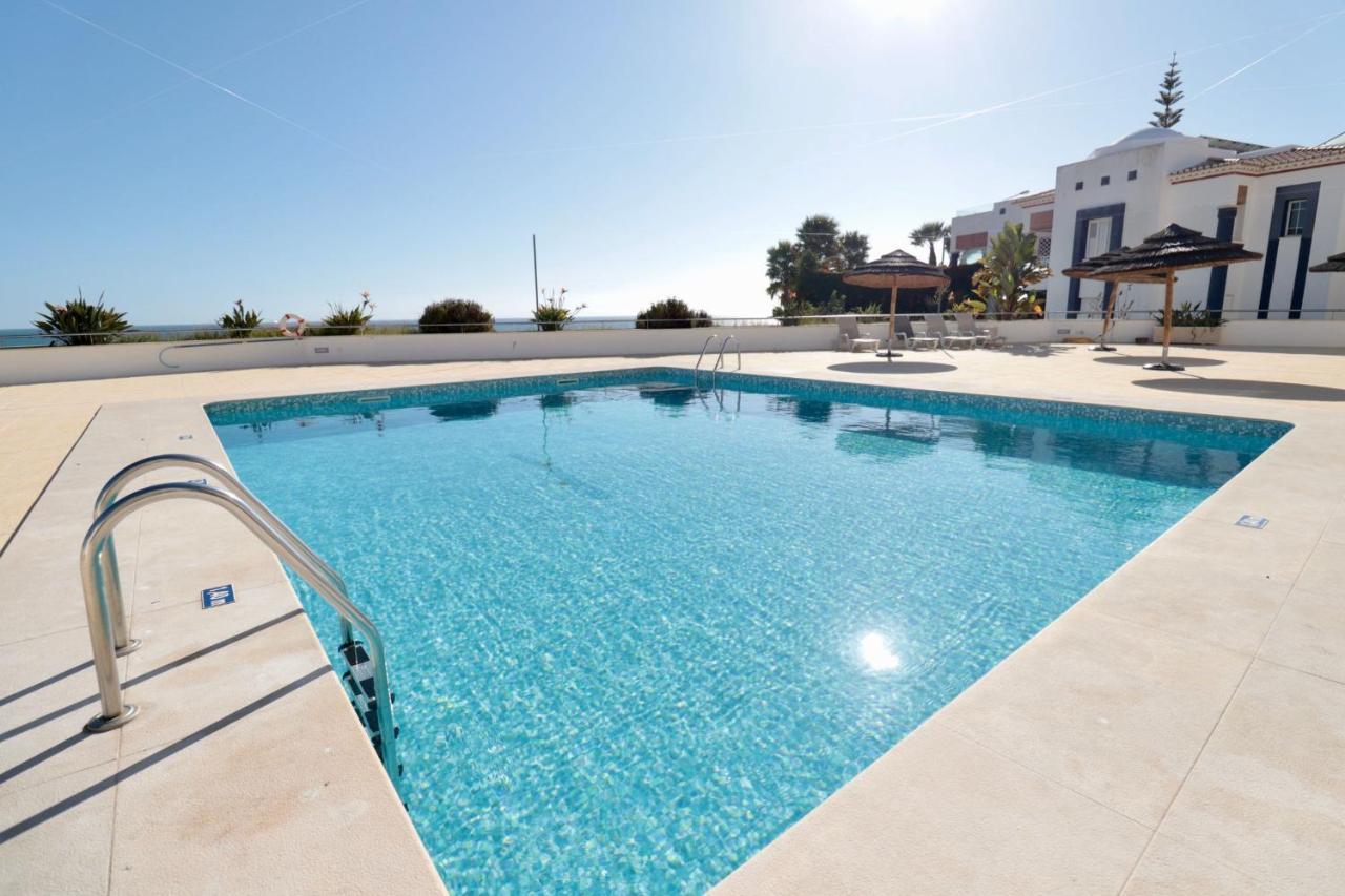 Апартаменты Olhos De Agua 1Br With Pool, Ac And Free Parking Албуфейра Экстерьер фото